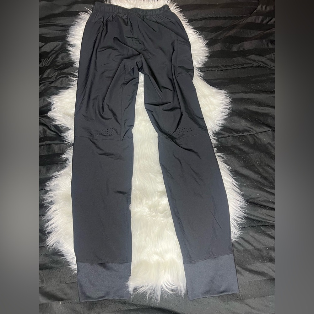 American Tall Featherweight Perforated Training Jogger for Tall Men in Black - Picture 4 of 10